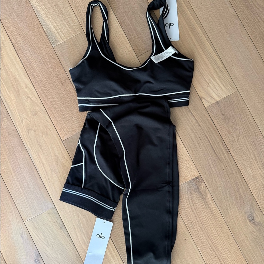 ALO Yoga Black Sports Bra and Legging Set with White Piping